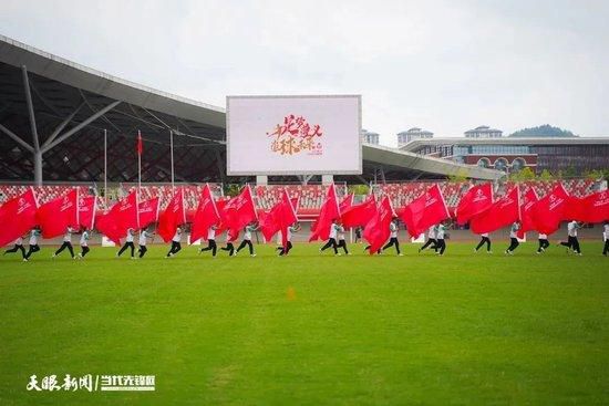 李可乐（喻恩泰 饰）和四个年夜学里不靠谱死党成立了“灯火寻人”公司，但事迹暗澹。他借房主刘熊猫（高亚麟 饰）的奔跑充排场往接空姐女友青青（王澜霏 饰），却因没买到女友想要的限量名牌包而被甩。当他终究换回本身的奔奔时，却追尾了女警康红（谭卓 饰）的警车而闹出误解。                                      李可乐当从报纸上得知将不久于人世的亿万财主、前国军少校、现马来亚船王庄亦回师长教师（林栋甫